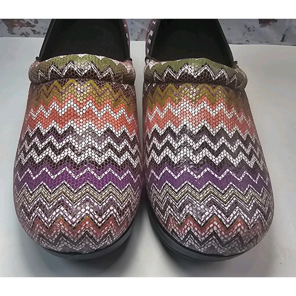 Cherokee Angelique Leather Clogs Chevron Zig Zag Nurse Comfort Size Est 9.5M - Picture 2 of 16